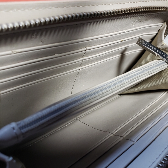 C8,245 BCBGMaxAzria Zipper Wallet Clutch - Picture 5 of 8